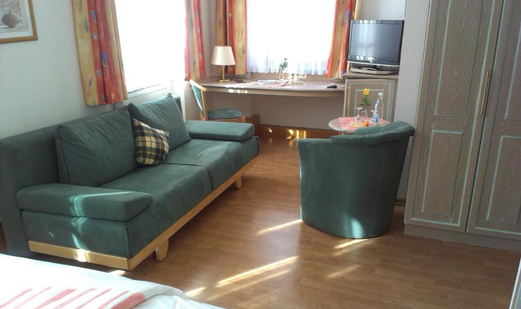 Hotel Restaurant Hambacher Winzer Neustadt an der Weinstrasse Room photo