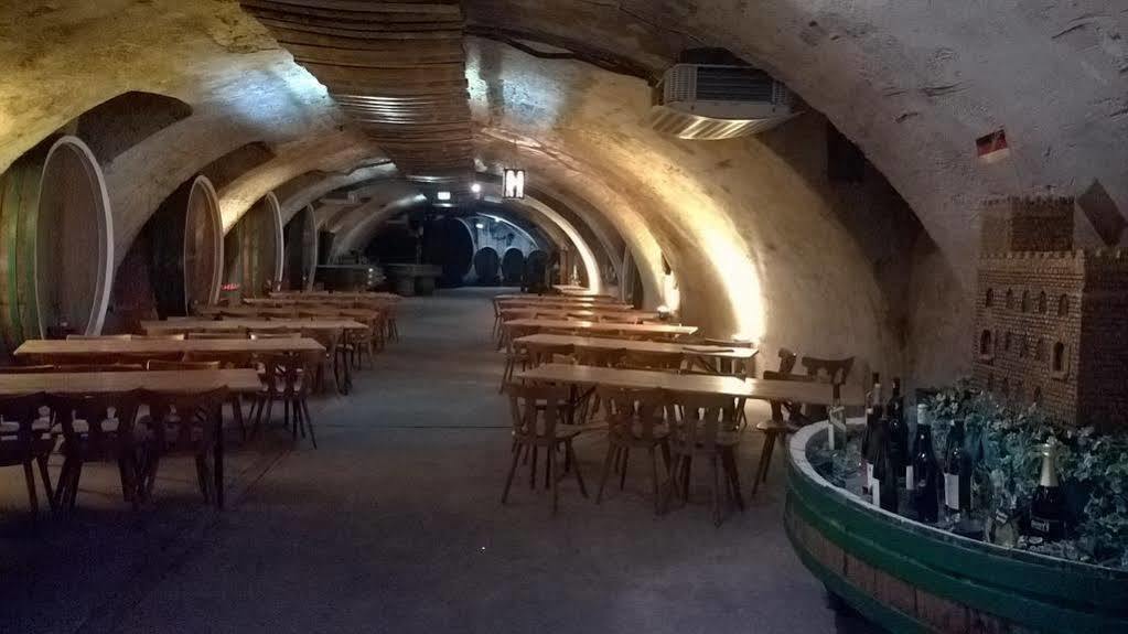 Hotel Restaurant Hambacher Winzer Neustadt an der Weinstrasse Exterior photo